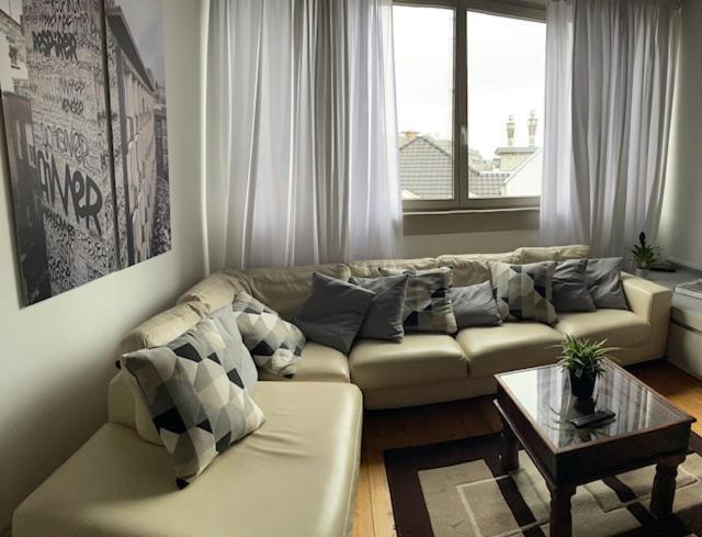 Duplex Dernier Etage Avec Terasse A Deux Pas De La Grand Place Brussels Exterior photo
